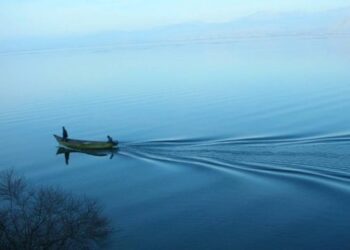 Tragjike: Hynë për t’u larë në liqen, mbyten dy vëllezërit dhe motra
