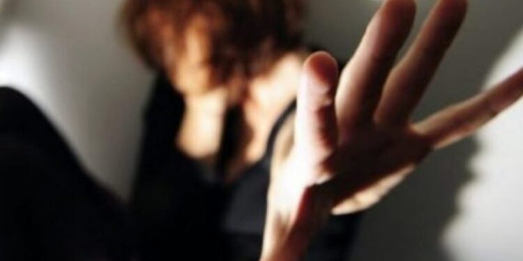 Ushtroi dhunë psikike ndaj nuses, arrestohet vjehrra në Prishtinë