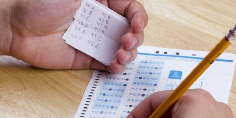 69 nxënësve u është anuluar testi i maturës