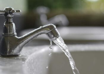 KRU “Hidrodrini” kërkon përsëritjen e analizave të ujit në Deçan: Mostra në rezervarin e Drenocit u mor në gypin e shpëlarësit