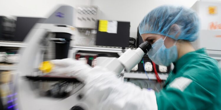 Sot dominon Delta, por shkencëtarët po gjurmojnë variante të reja të COVID-19