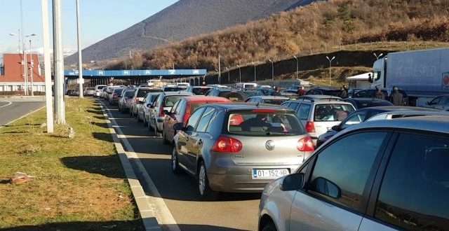 Pritje të gjata në kufi, kjo është gjendja në Merdarë