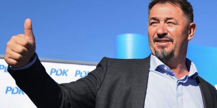 Llugë në degën e PDK-së në Skenderaj? Flet Sami Lushtaku