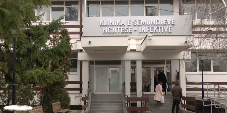 Fëmija i prekur nga Ethet e Minjve në gjendje të rëndë