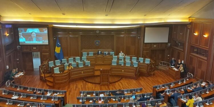 Mbi 200 mijë euro paga dhe mëditje për stafin mbështetës politik në Kuvend