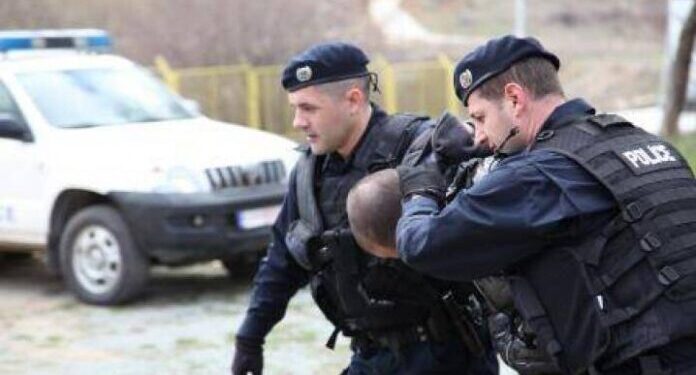 Arrestohet polici në Ferizaj, e teproi me përdorimin e forcës ndaj qytetarit