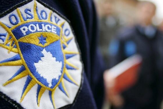 Policia has në personin që kërkohej në Pejë, i dyshuari ua drejton armën dhe ikë sërish