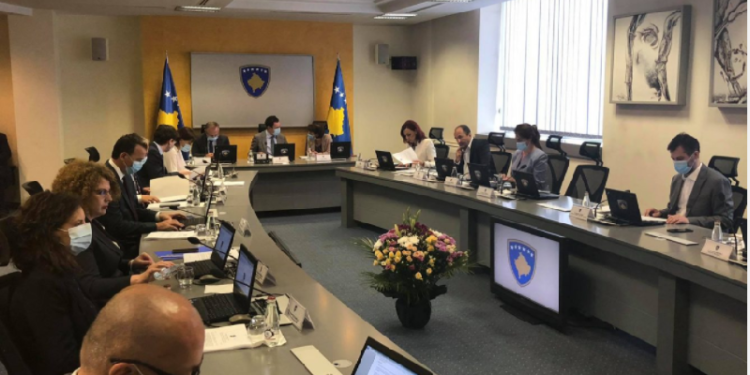Qeveria miraton marrëveshjen në vlerë 15 milionë euro për shpërndarjen e vaksinave anti-COVID në Kosovë
