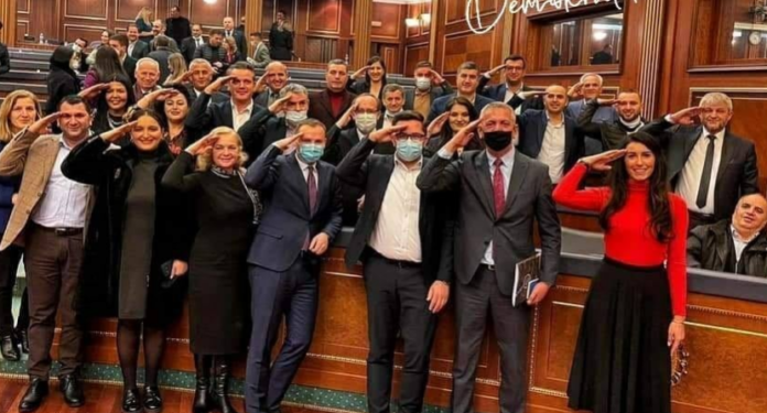 LDK: Qeveria u tërhoq, dorëzoi sovranitetin tek një palë e tretë