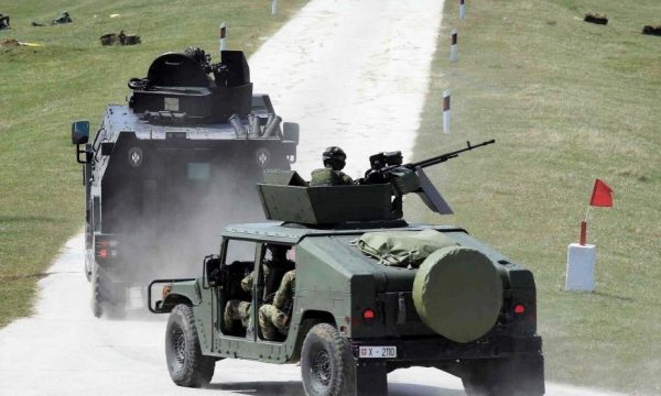 Ushtria serbe është tërhequr nga afërsia e kufirit me Kosovën
