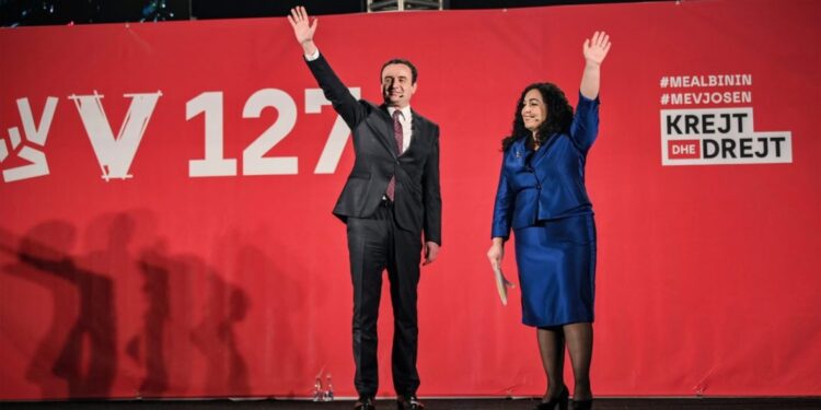 Presidentja “Kukull” e Kurtit, Vjosa Osmani kërkon shtyrjen e zgjedhjeve (video)