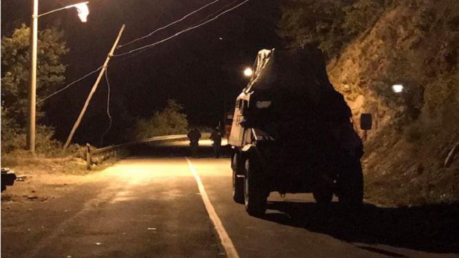 “Duam luftë”, protestuesit serbë provokojnë policinë