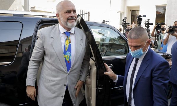 Nga pritja shtetërore e deri te dreka zyrtare – kjo është agjenda e Edi Ramës në Kosovë