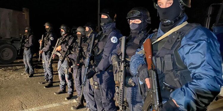 Kur ta përfundojnë aksionin në veri  policët i pret kingji e muzika deri në saba (foto)