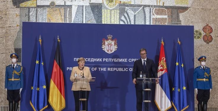 Vuçiq i dorzuar pas takimit me Merkel: S’ka BE për Serbinë pa zgjidhjen e çështjes së Kosovës
