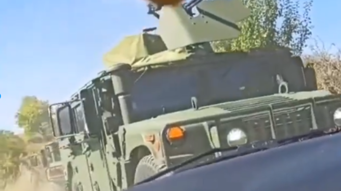 Autoblindat serbe afër kufirit në jarinjë