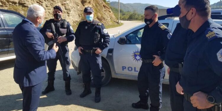 Sveçla, shkon në kufi