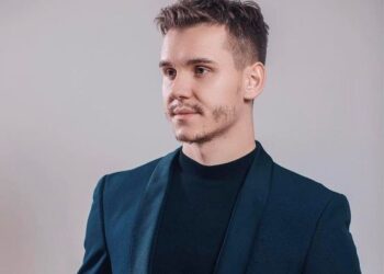 Artisti i muzikës, Adri Rogaqi e lanson këngën e re (video)