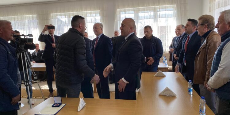 Vrasja e ish-zyrtarëve të PDK-së, pajtohen familjet Kadrijaj dhe Ademaj (video)
