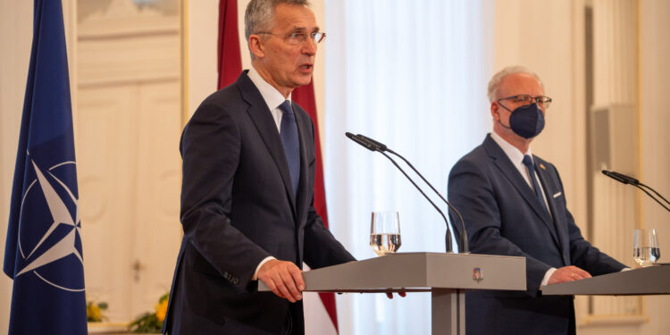 Stoltenberg: Vrasja e civilëve është krim lufte