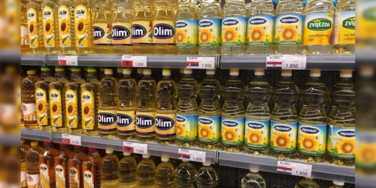 ‘Fluturojnë’ çmimet e vajit, 2.29 euro 1 litër vaj