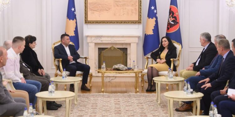 Osmani i dekoron 5 ushtarakë të Brigadës së UÇK-së 138 “Agim Ramadani”