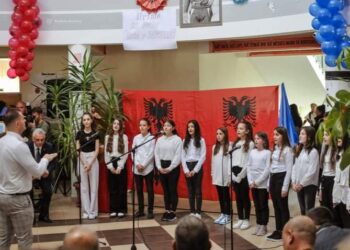 Shkolla fillore “Isa Boletini”, në Isniq të Deçanit sot pati festë (Foto+Video)