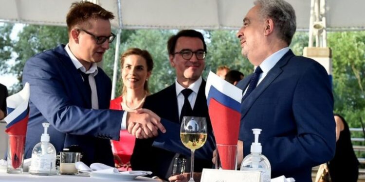 Mali i Zi dëbon diplomatët rusë