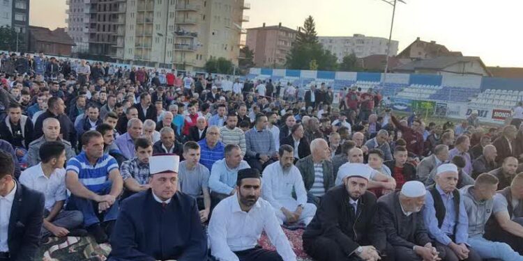 Ja në sa ora falet namazi i Fitër-Bajramit, nesër