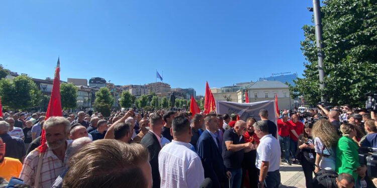 Një veteran përfundon në spital