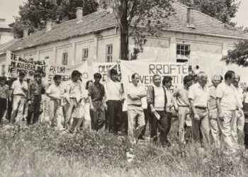 Fotografia e vjetër, kur Hashim Thaçi e Fatmir Sejdiu protestonin së bashku në Prishtinë