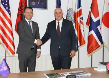 Ministri Faton Peci, e viziton kryetarin e Vitsë i premton mbështetje