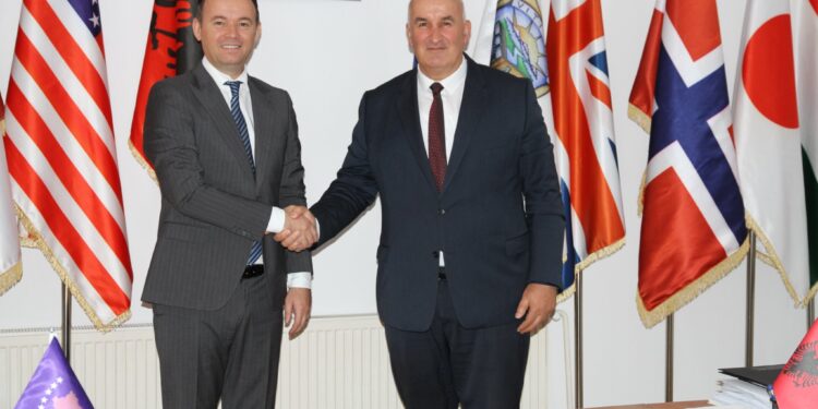 Ministri Faton Peci, e viziton kryetarin e Vitsë i premton mbështetje