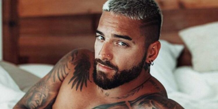 “Çmendet” Maluma / Poston foton nudo, ku një vajzë e kap tek (……)