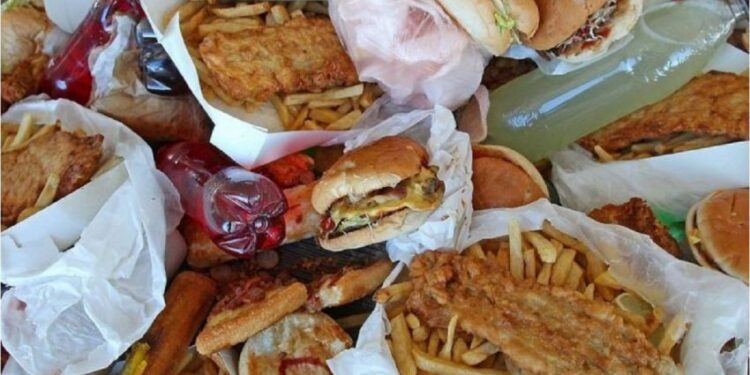 Shtatë veta janë helmuar në një restaurant në Prishtinë
