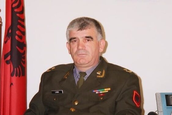 Gjenerali Kudusi Lame e boton librin “UÇK përballë shpifjeve”