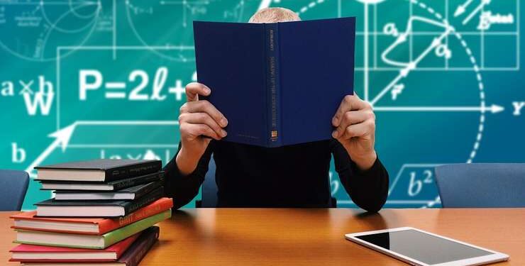 Pejë: Ky është profesori qe i mbylli 83, 1-sha (VIDEO)