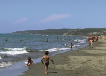 Durrës: 18 vjeçari u mbyt në det pasi i shpëtoi dy të mitur