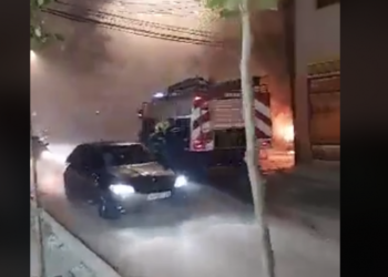 Digjet një veturë në Prizren (video)