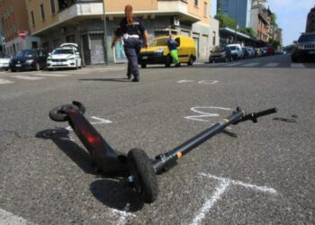 Njëri shqyen veshin, tjetri thyen kafkën, QKUK në alarm për një orë 4 të lënduar me trotinetë elektrik