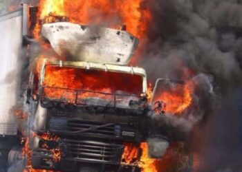 Digjen dy kamiona të shqiptarëve Zubin Potokut