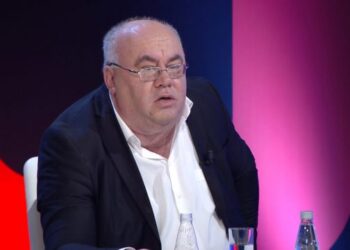 Vdes gazetari i njohur shqiptarë: U hodh nga kati i katërt i pallatit