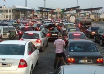 Në Merdare e të Dheu i Bardhë, kolona është me kilometra