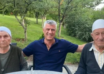 Thaçit, sot i takon prindërit për herë të parë që nga arrestimi në Hagë