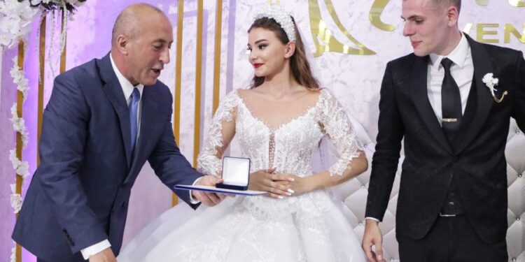 Ramush Hradinaj, “shpallet” dasmori i vitit ja në sa dasma mori pjesë (foto)