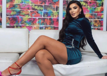 Ky gjoks i modeles shqiptare meriton certifikatë vlerësimi (foto)