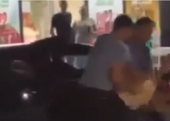 Si në filma policia e arreston një qytetar në qendër të Lipjanit (video)