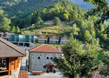 Super ofertë për vikend në Resortin Belle: Fjetje, mëngjes, darkë e pije për vetëm 35€ (video)