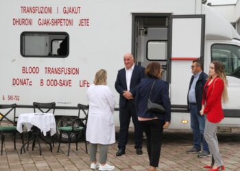 Në qendër të Vitisë po zhvillohet aksioni për dhurimin vullnetarë të gjakut