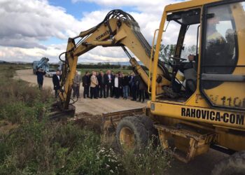 Fillojnë punimet në asfaltimin e rrugës Viti – Sllatinë